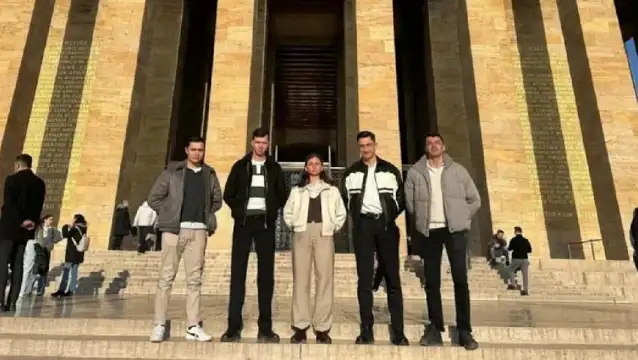 İhraç edilen teğmenlerden Anıtkabir'e ziyaret