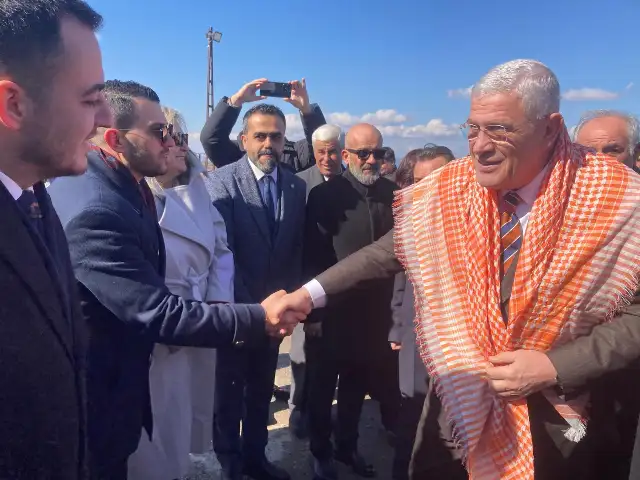 İyi Parti Genel Başkanı Dervişoğlu Manisa’da çiftçinin derdini tarlada dinledi