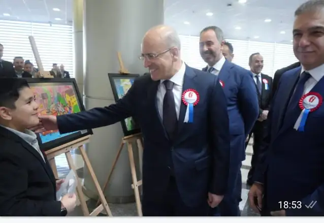 Manisalı öğrenci Arif, 'vergi ile kalkınan Türkiye’yi resme döktü