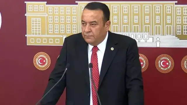 Aydın Beker'in CHP rozeti takacak olmasına CHP içinden eleştiri geldi