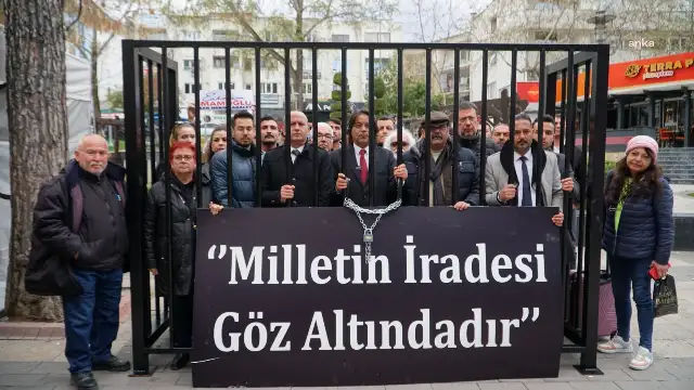 CHP Denizli İl Başkanlığı önünde "demokrasi nöbeti"