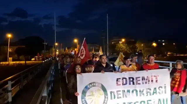 Edremit Demokrasi Platformu, Ekrem İmamoğlu’nun tutuklanmasını protesto etti