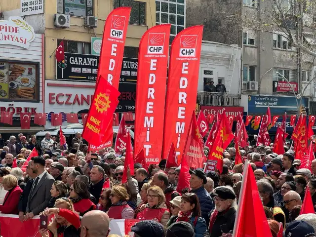 Edremit’te Ekrem İmamoğlu’na destek yürüyüşü: Bu bir darbedir!”