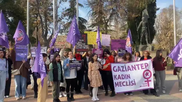 Gaziantep'te kadınlardan 8 Mart’ta güçlü mesaj: Aile değil kadınız, 2025 kadın yılı olsun