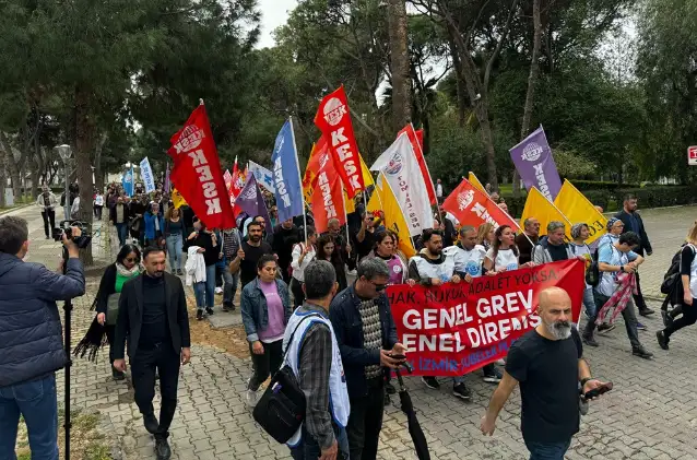 İzmir'de KESK’ten İmamoğlu’nun tutuklanmasına tepki: Toplum artık 'bardağın taştığı yerdeyiz' diyor
