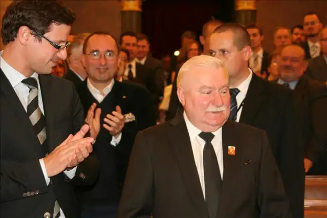 Eski Polonya Devlet Başkanı Walesa, Elon Musk'a tepki: O, hiçbir şey ifade etmeyen bir adam