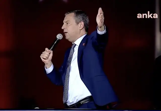 CHP'nin İzmir'deki mitinginde Özgür Özel: Bugün Silivri muhaliflerin hapsedildiği toplama kampına dönmüştür