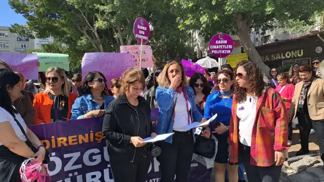 Kadınlar İskenderun’da barış için yürüdü