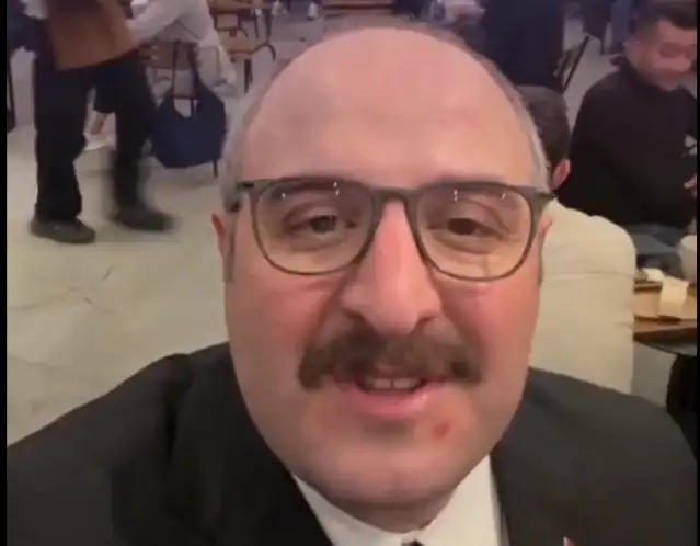 Varank'tan boykot edilen Espressolab'a destek ziyareti ters mi tepiyor?