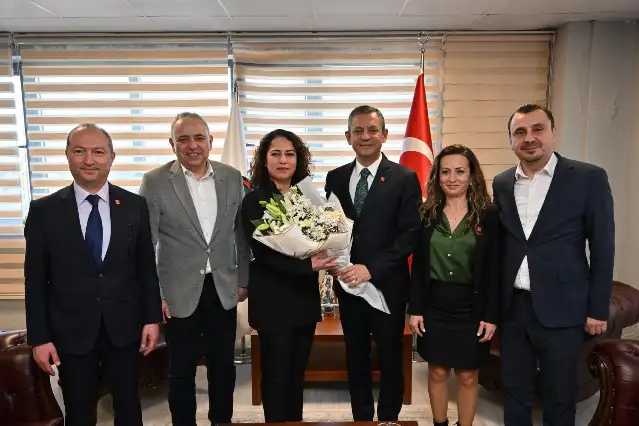 CHP Genel Başkanı Özel’den Baro Başkanı Sevgi Başak Yeşil Malay’a ziyaret