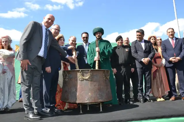 Manisa’da önce Nevruz sonra da yüzyılların geleneği 485. Mesir karımı dualarla yapıldı