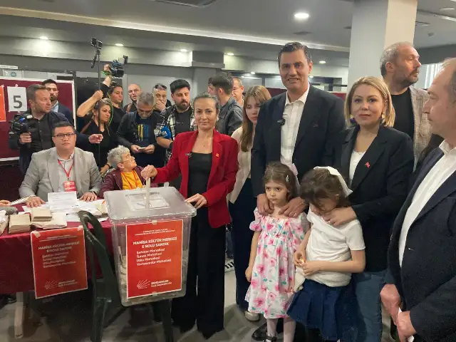 Manisa'da yurttaşlar sandıklara akın etti: "Ekrem İmamoğlu’nu Cumhurbaşkanı yapana kadar mücadele sürecek"