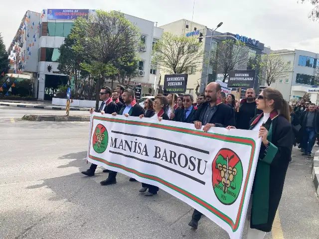 Manisa Barosu'ndan İstanbul Barosu yürüyüşü: İstanbul Barosu biat etmez, Manisa Barosu biat etmeyecek