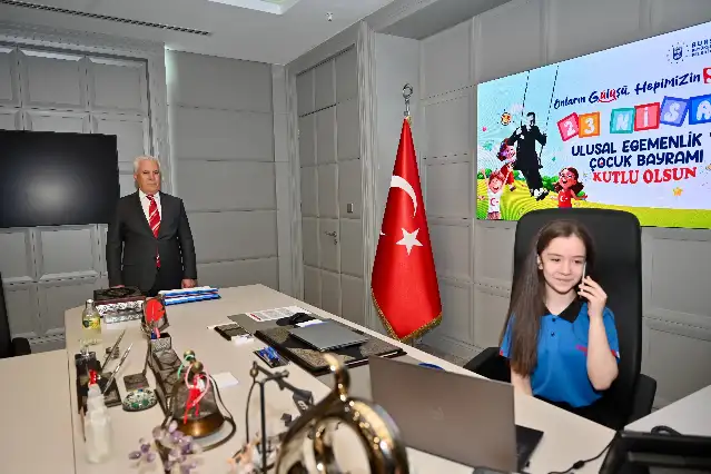 Başkan Mustafa Bozbey, koltuğunu geleceğin başkanlarına devretti