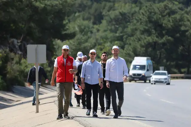 CHP PM Üyesi Alkım Denizaslanı, KYK yurtlarından çıkarıldığını iddia ettiği öğrenciler için Bodrum’dan yürüyüş başlattı