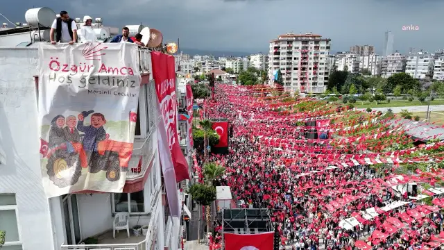 CHP'nin Mersin'de düzenlediği büyük mitinginde on binler alana çıktı, pencereler çatılar bile miting alanıydı
