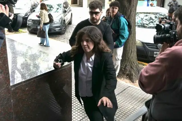 Maradona'nın kızı, babasını tedavi eden doktorları "aileyi kandırmakla" suçladı