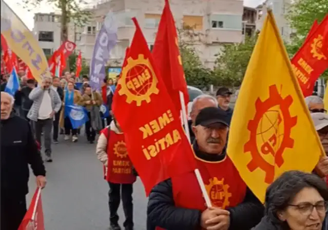 Edremit’te demokrasi yürüyüşü: Tutuklu gençler serbest bırakılsın!