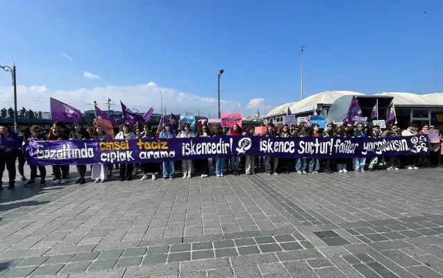 Feministlerden Eminönü'nde 'gözaltında çıplak arama' protestosu