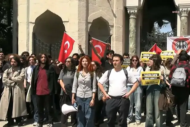 İstanbul Üniversitesi öğrencilerinden, gözaltında işkence gördüğünü duyuran öğrenci Eren Üner'e destek açıklaması