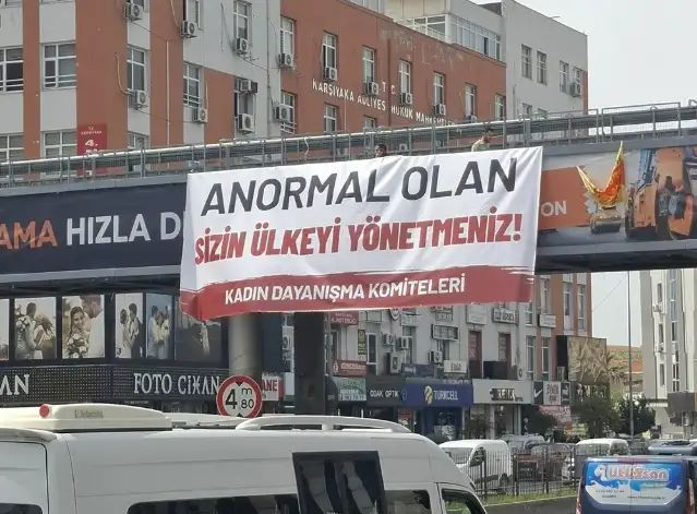 Kadın Dayanışma Komiteleri’nden “normal doğum” pankartına tepki: Anormal olan sizin ülkeyi yönetmeniz