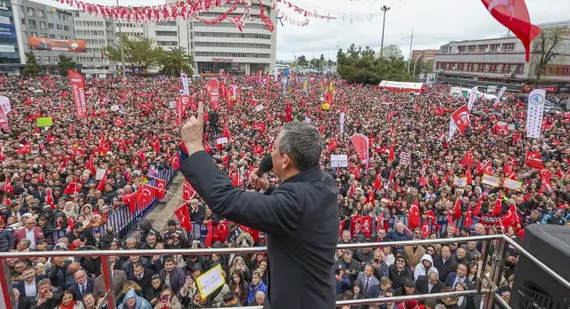 Özgür Özel, Samsun’da konuştu: Cuntanın karargahı saray, silahı yargı, mühimmatı yalan ve iftiradır