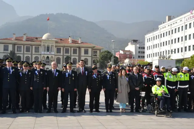 Manisa protokolü ve STK polis teşkilatının 180. yılında emniyet güçlerini yalınız bırakmadı