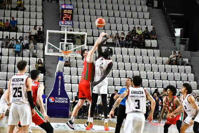 Manisa Basket Divissa Karşıyaka engelini 100-79 geçti