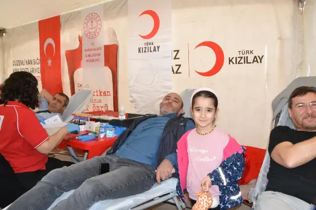Manisa’da kan veren babalara çocuklarından destek