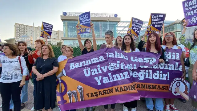 Mersin’de kadın öğrencilerin KYK yurdundan uzaklaştırılması protesto edildi