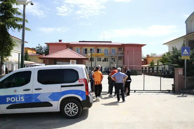 Giresun'da lisede silahlı saldırıya uğrayan geçici işçi statüsündeki 2 kız kardeş öldü
