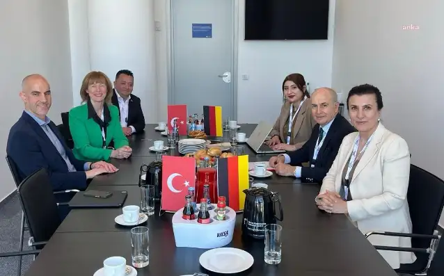 Alman Belediyeler Birliği Genel Kurulu'nda İmamoğlu ayakta alkışlandı