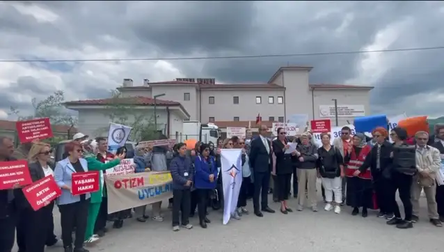 Otizm camiası ayakta: Abdülkerim'in ölümü bakım merkezlerindeki ihmalleri gündeme taşıdı