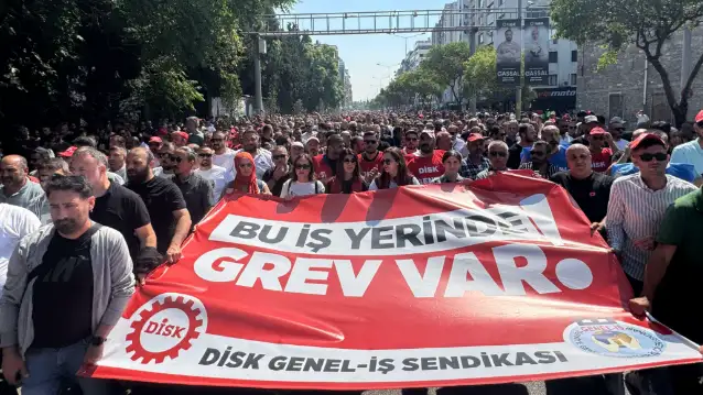 İzmir'de İZENERJİ ve İZELMAN işçileri greve çıktı: Eşit işe eşit ücret!