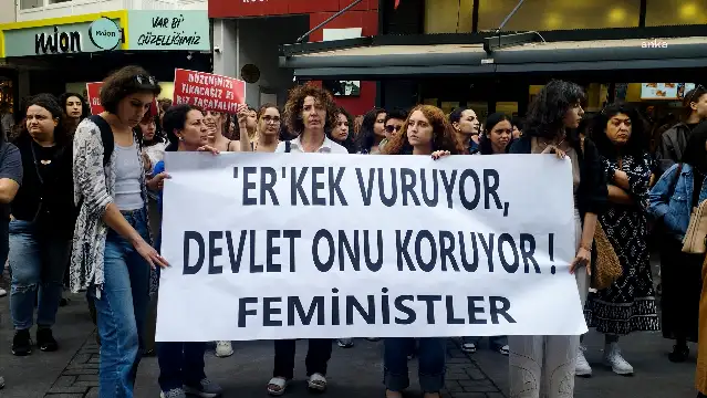 İzmir Feminist Kolektifi : Bile isteye kadınları korumuyorlar, öldürülmelerine göz yumuyorlar