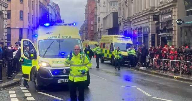 Liverpool'da bir aracın geçit töreninde kalabalığın arasına dalması sonucu 47 kişi yaralandı