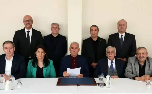 Öcalan’dan ilk mesaj: Alınan kararları ve önümüzdeki döneme ilişkin mesajları saygıyla selamlıyorum