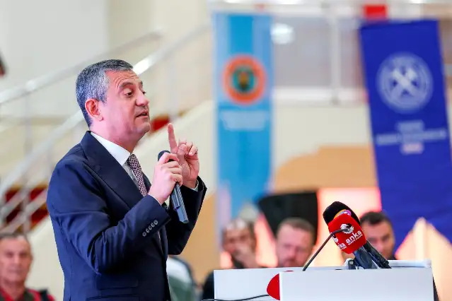 Özel, Soma’daki ‘Maden İşletmelerinde İşçi Sağlığı ve İş Güvenliği' sempozyumunda maden faciaları gerçeğini anlattı