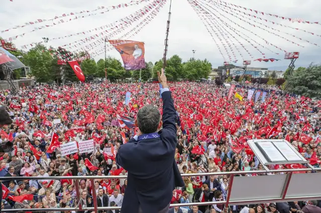 Özgür Özel: Erdoğan, 19 Mart sonrası yaptığı darbeyle artık Cumhurbaşkanı değil cunta başkanıdır