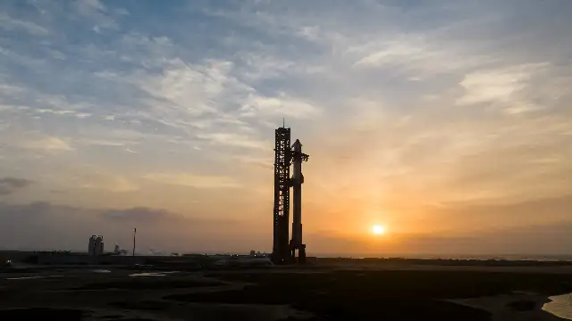 SpaceX'in Starship roketi 9'uncu test uçuşunda da parçalandı