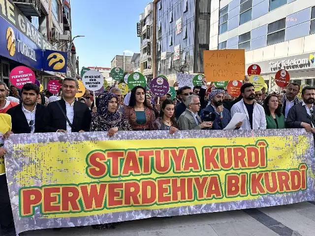 Van’da "Kürt Dil Bayramı" kutlamalarında “Kürtçeye resmi statü” talebi