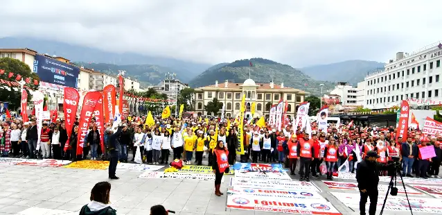 1 Mayıs Manisa’da binlerin katılımıyla coşkulu kutlandı