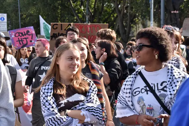 İsrail, aktivist Greta Thunberg'in de içinde bulunduğu yardım gemisinin Gazze'ye yanaşmasına izin vermeyecek