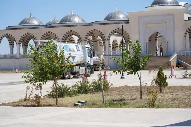 Adıyaman Belediyesinden Safvan Bin Muattal Hazretlerinin Türbesi ve Camiinde kapsamlı temizlik