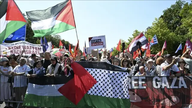 Berlin'de Filistin'e destek gösterisi