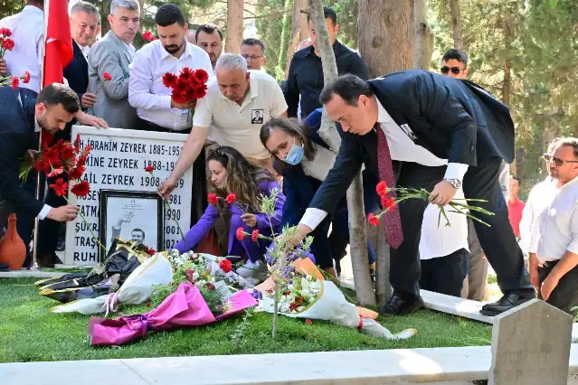 Manisa Büyükşehir Belediye Başkanı Dutlulu'nun ilk ziyareti Ferdi Zeyrek'in mezarına oldu