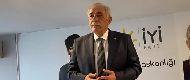 Bayram ziyaretlerinde konuşan İYİ Partili Durmuş: Umarım siyasetin ateşinin hızla düşürüldüğü, yeni bir dönem olur