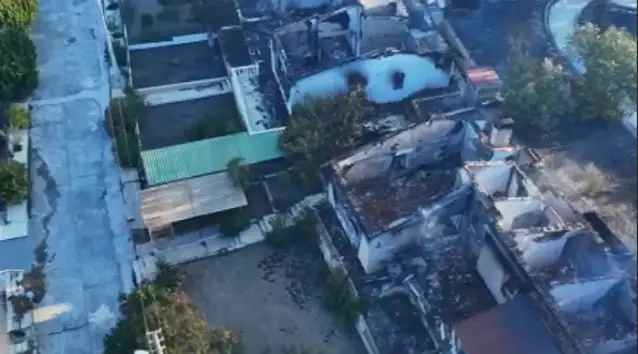 İzmir Seferihisar'daki orman yangınında 345 hanenin bulunduğu sitedeki bazı evler zarar gördü