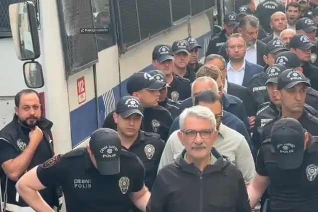 CHP'den belediye başkanlarının hastaneye sevk görüntülerine tepki