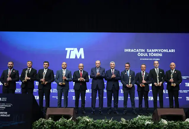 Cumhurbaşkanı Erdoğan: Siyaseten kendimiz bedel ödesek de popülist politikalara ülkemize ve milletimize bedel ödetmedik